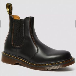 2976 VINTAGE MADE IN ENGLAND CHELSEA BOOTS